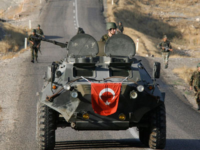 Турецкие войска у сирийской границы
